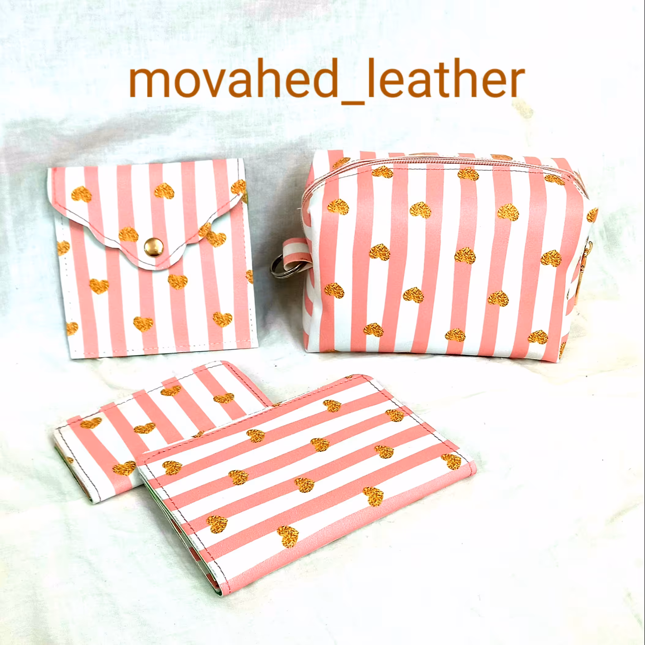 ست چهارتایی زنانه و دخترانه طرح صورتی سفید 