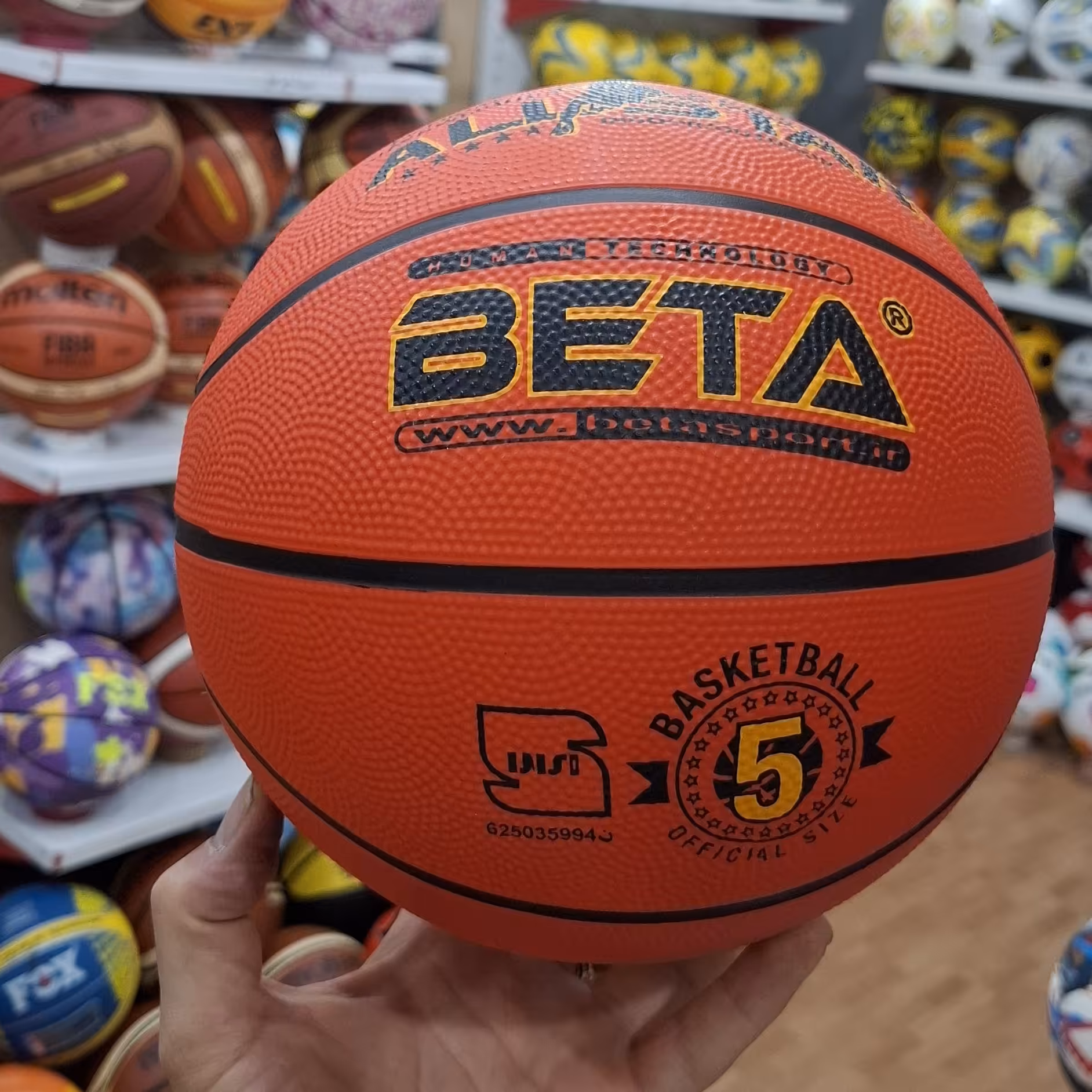 توپ بسکتبال سایز 5 اصلی با ضمانت همراه با سوزنی وارسال رایگان در ارزانکده توپ کرمان 