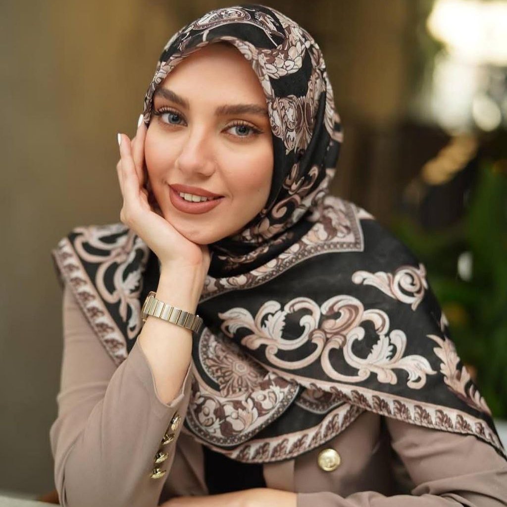 روسری نخ گارزا  بهاره سبک و خنک  که اصلا لیز نیست خیلی هم پرفروشه