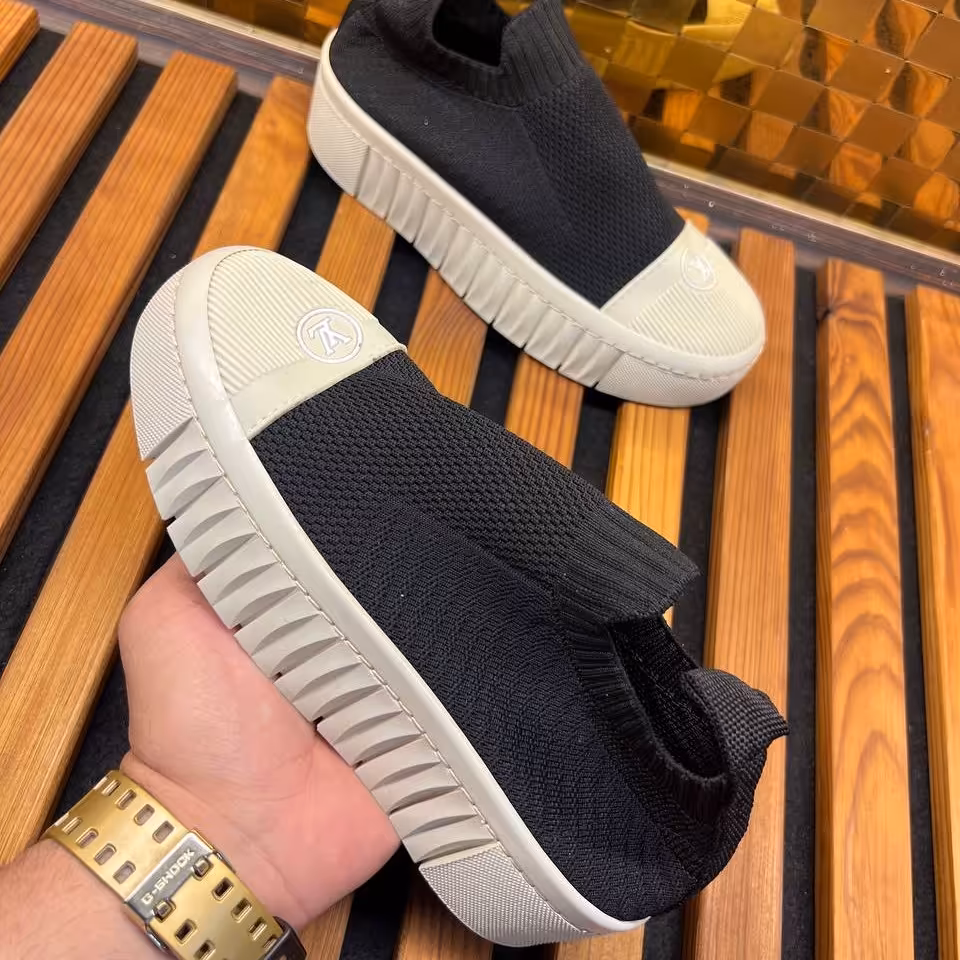 کتونی
کد 790 
قالب استاندارد
شیک و راحت 
Size 37 ta 40