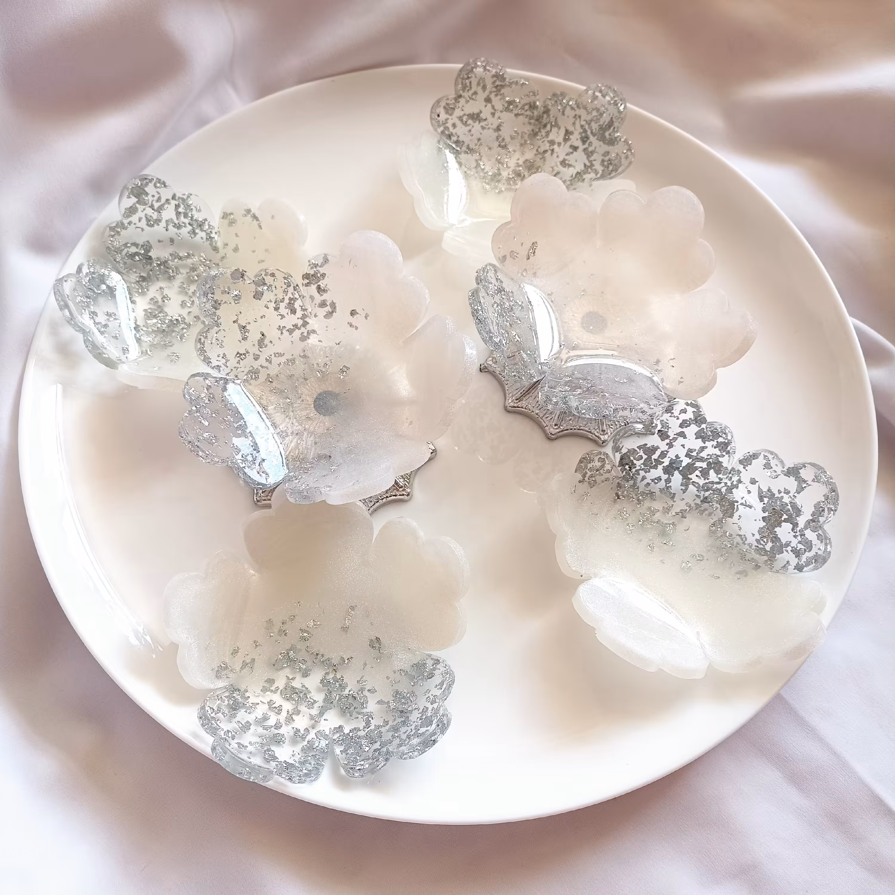 هفت سین رزینی سفید صدفی و نقره ایی اقتصادی