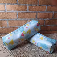 جامدادی   چرم  فانتزی   تک زیپ طرح    گربه و لاو جامدادی با تنوع بالای50طرح مناسب هدیه تک و عمده