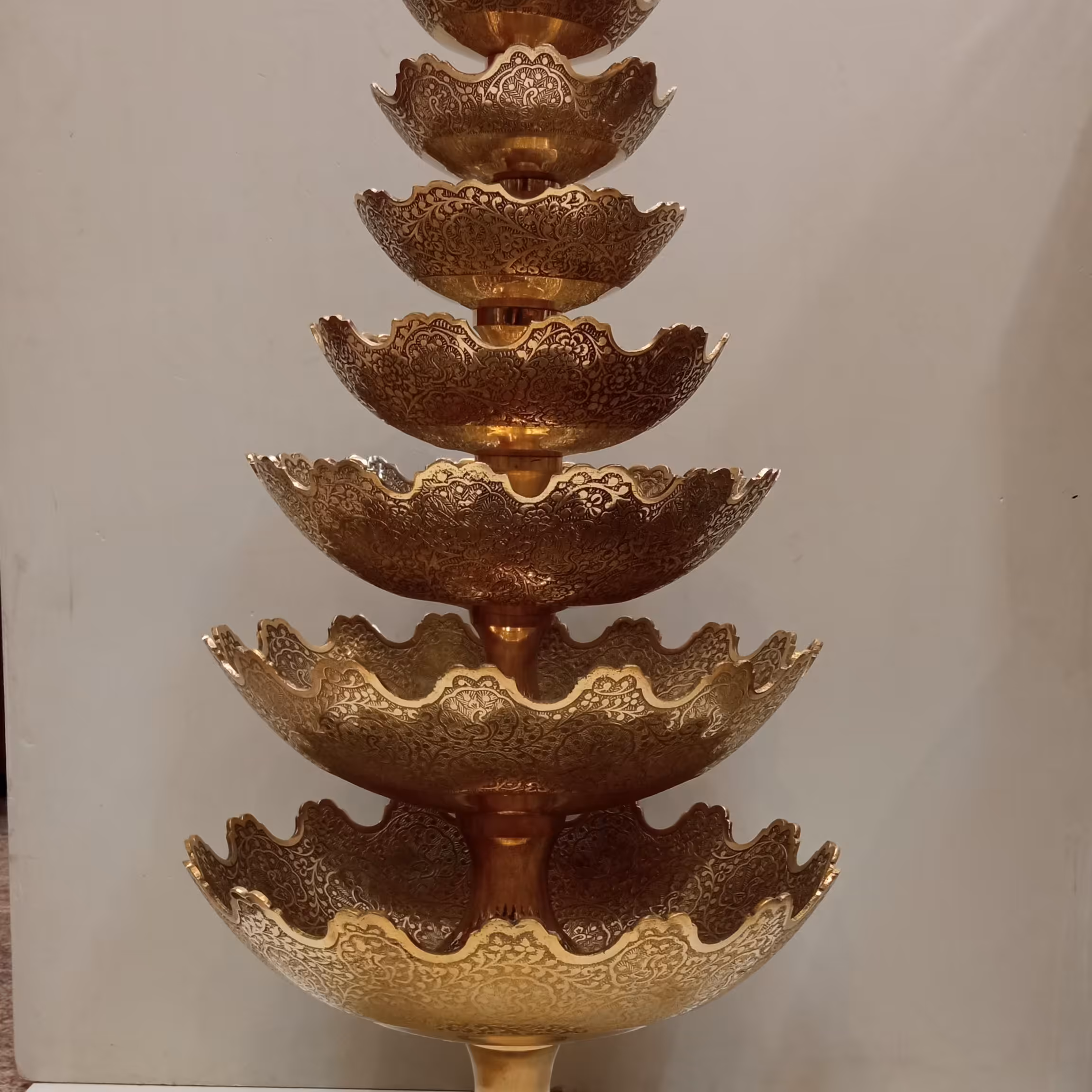 سرویس پذیرایی 7پارچه برنجی هندی سنگین بسیار زیبا و شکیل