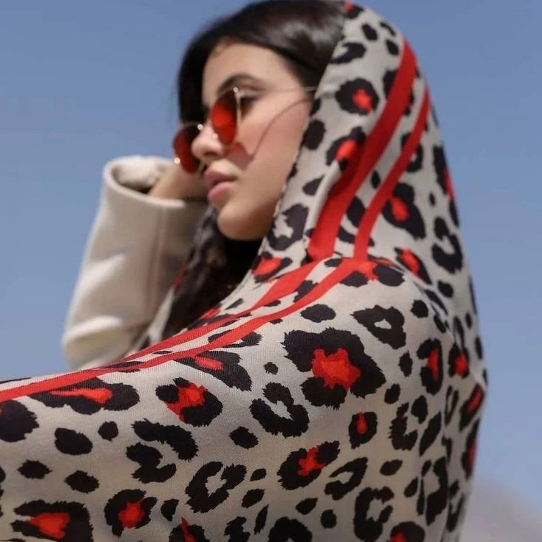 شال پلنگی جنس نخی با حاشیه قرمز شیک و خاص