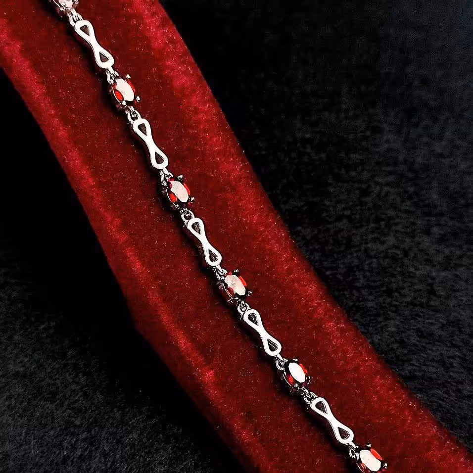 دستبندنقره فوق العاده زیبای تمام نگین گارنت اصلی
 عیار نقره 925