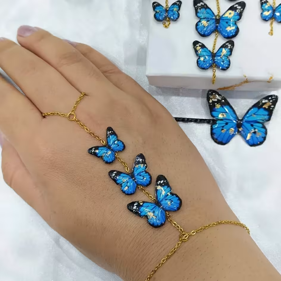 تمیمه سه پروانه رزینی طرح پروانه آبی و ورق طلا