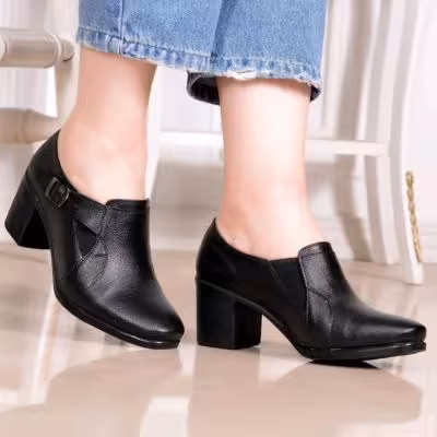 کفش پاشنه دار