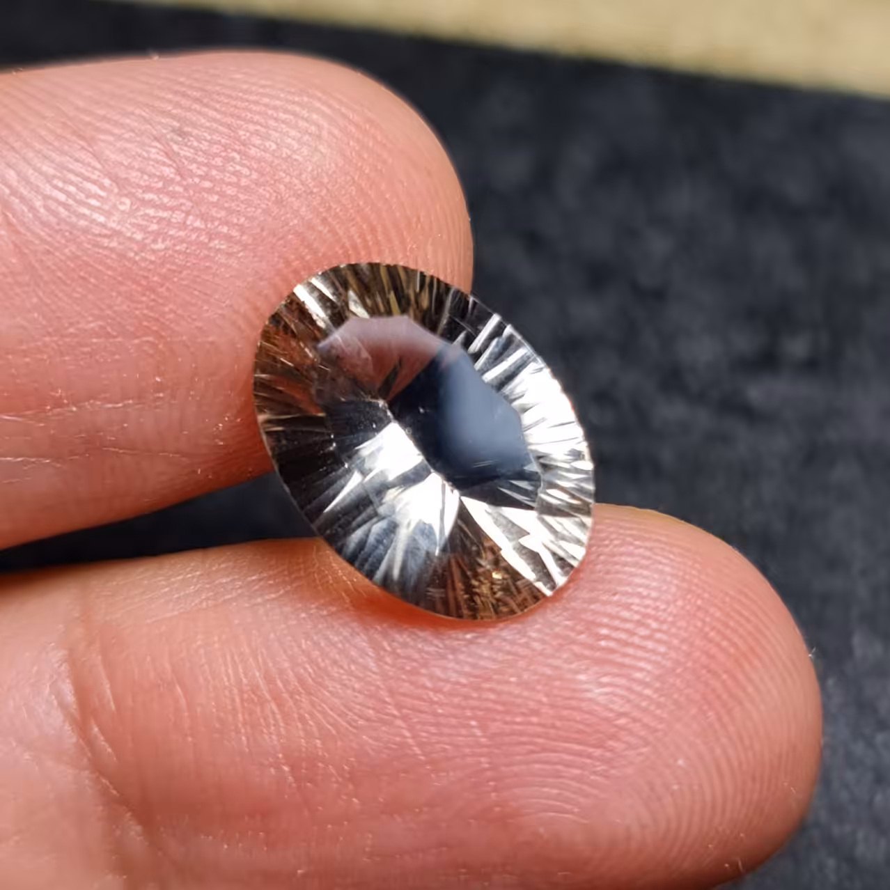 نگین زیبای سنگ کوارتز دودی معدنی آفریقایی با وزن 4قیراط 
کد 28752