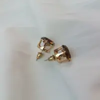 گوشواره فانوسی نگین سواروسکی کد 8328 برند acc آبکاری شده و ضدحساسیت تحت لیسانس آلمان دارای بارکد اصالت کالا