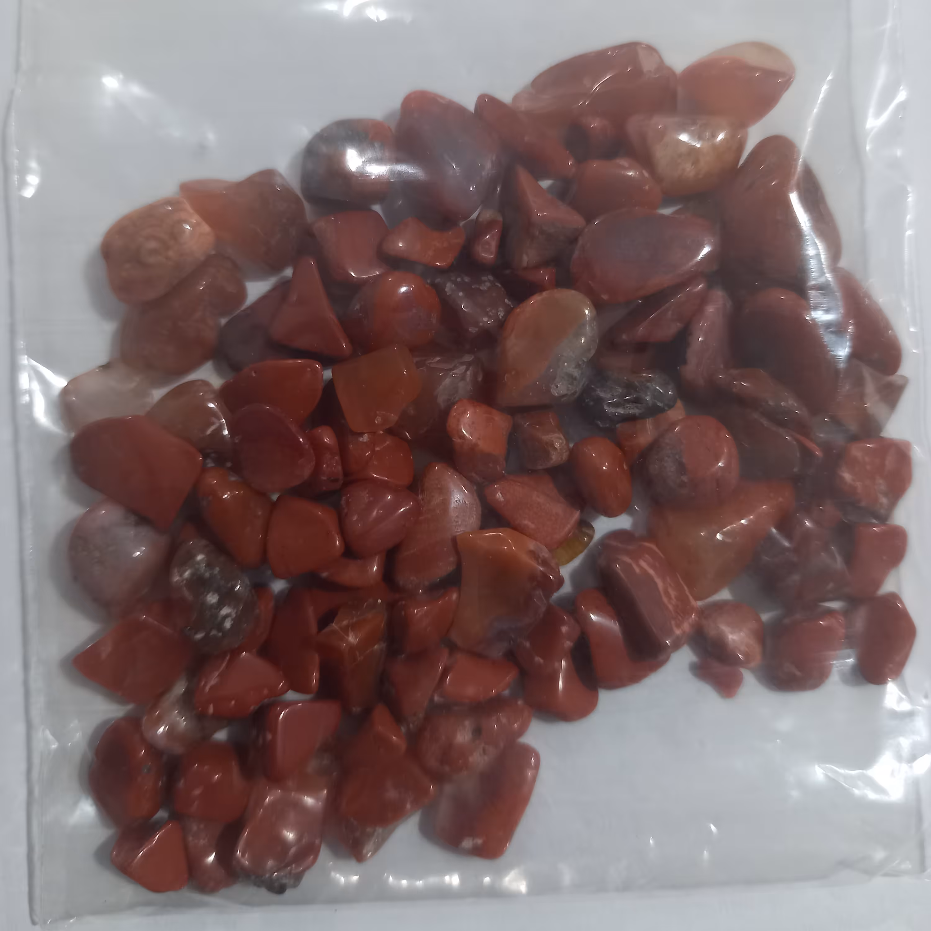 سنگ جاسپر قرمز ریز تامبلر شده