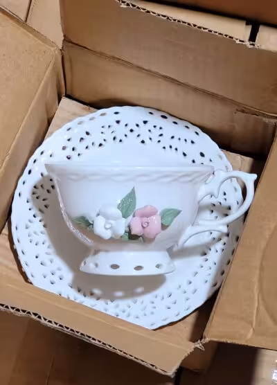 فنجون و نعلبکی طرح اروپایی