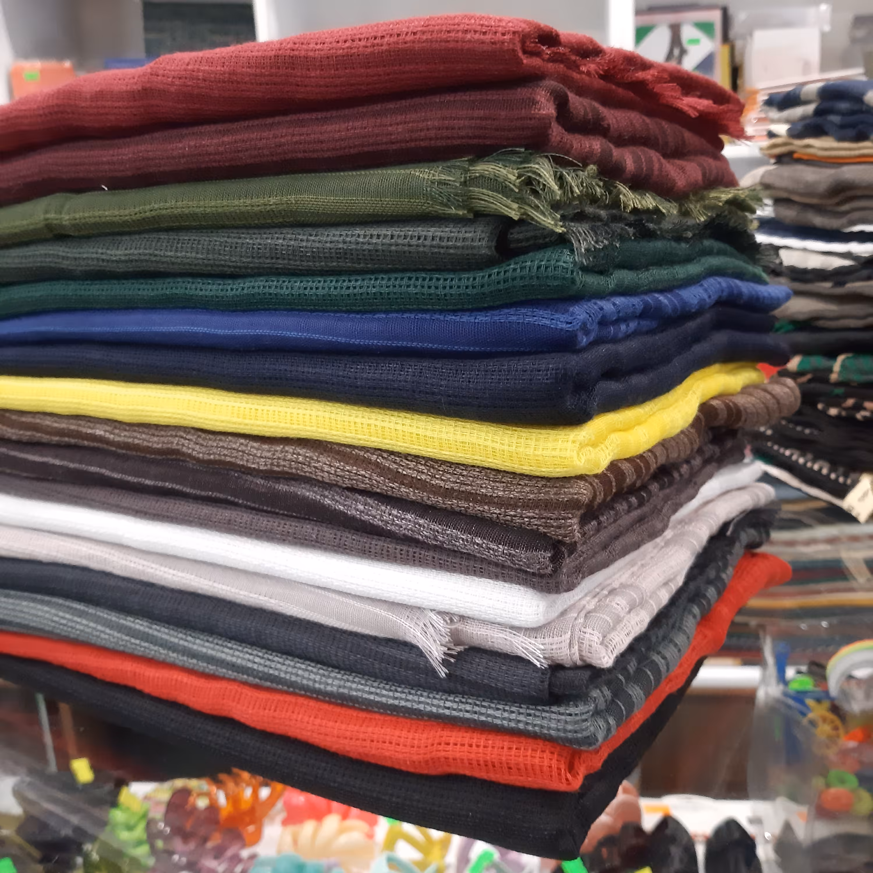 شال ساده نخی پارچه زنبوری  بهاره تابستانه  در 16 رنگ مختلف