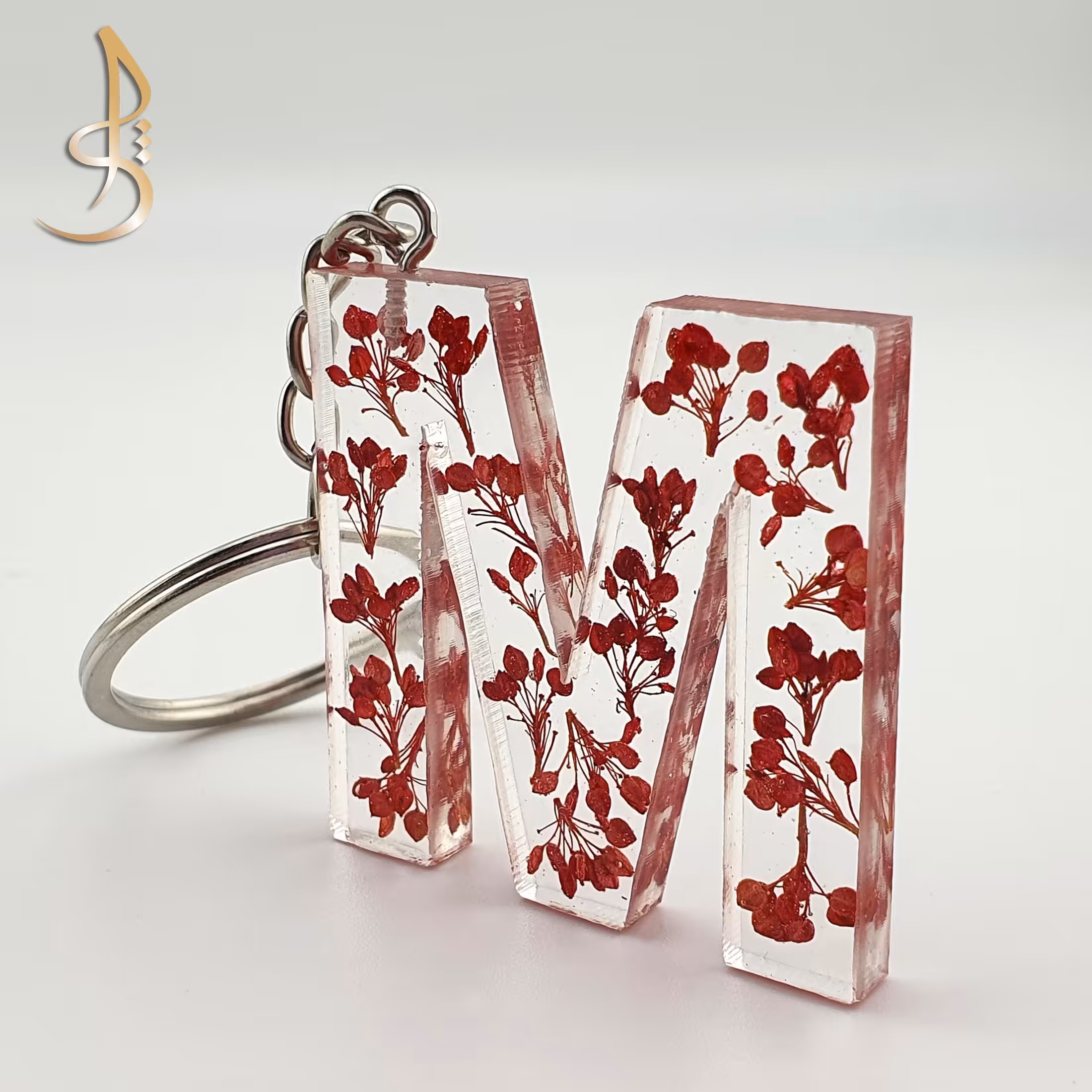 جاکلیدی  رزینی حروف انگلیسی حرف M  گل خشک قرمز کد 002