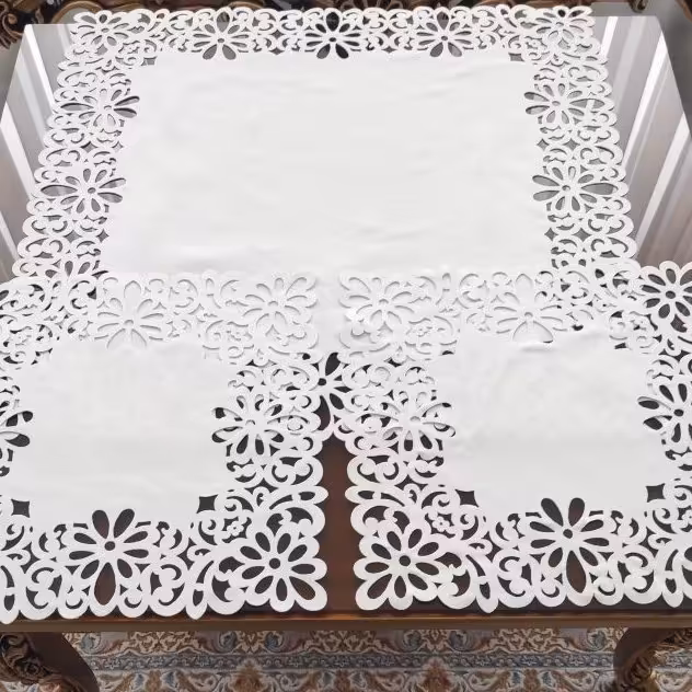 رومیزی مخمل سفید