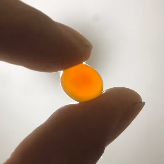 نگین عقیق یمنی ظریف و آبدار  پرتقالی 