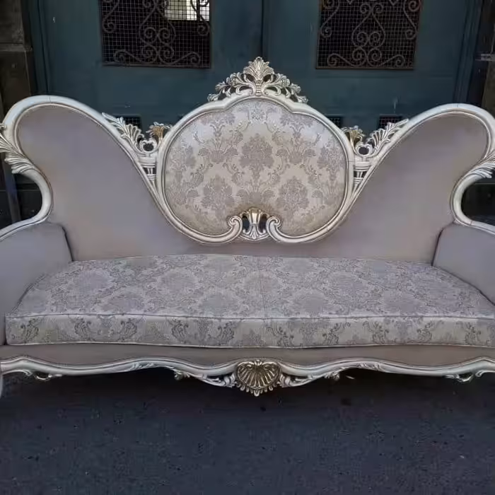 مبل کلاسیک مدل قلبی نشیمن 9نفره و 7نفره ترکیب رنگ بندی چوب و پارچه به سلیقه مشتری انجام میشود 