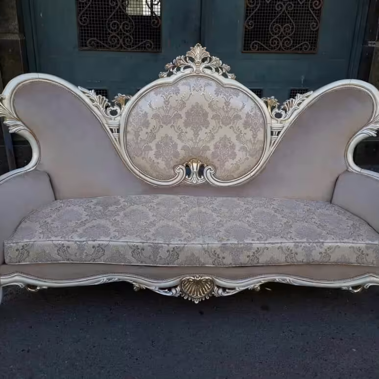 مبل کلاسیک مدل قلبی نشیمن 9نفره و 7نفره ترکیب رنگ بندی چوب و پارچه به سلیقه مشتری انجام میشود 