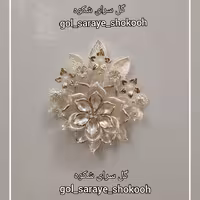 گل کریستالی مگنتی مخصوص تزئین یخچال، مدل رز، رنگ صدفی-لب طلایی، مگنتی ضد خط و خش.