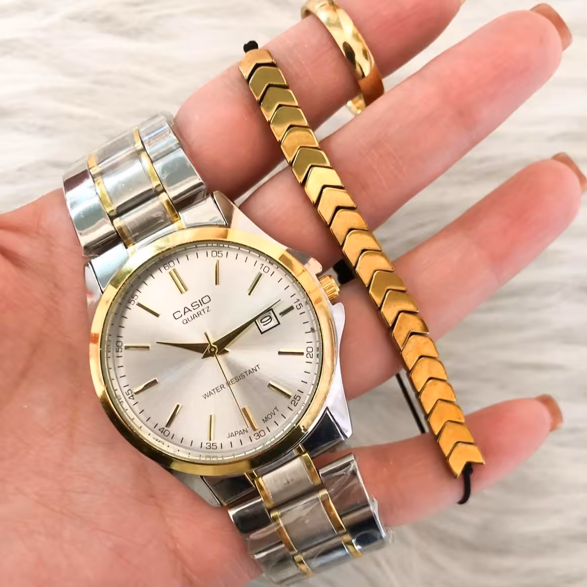 ست ساعت مردانه مارک کاسیو بند استیل دو رنگ صفحه نقره ای به همراه دستبند و حلقه