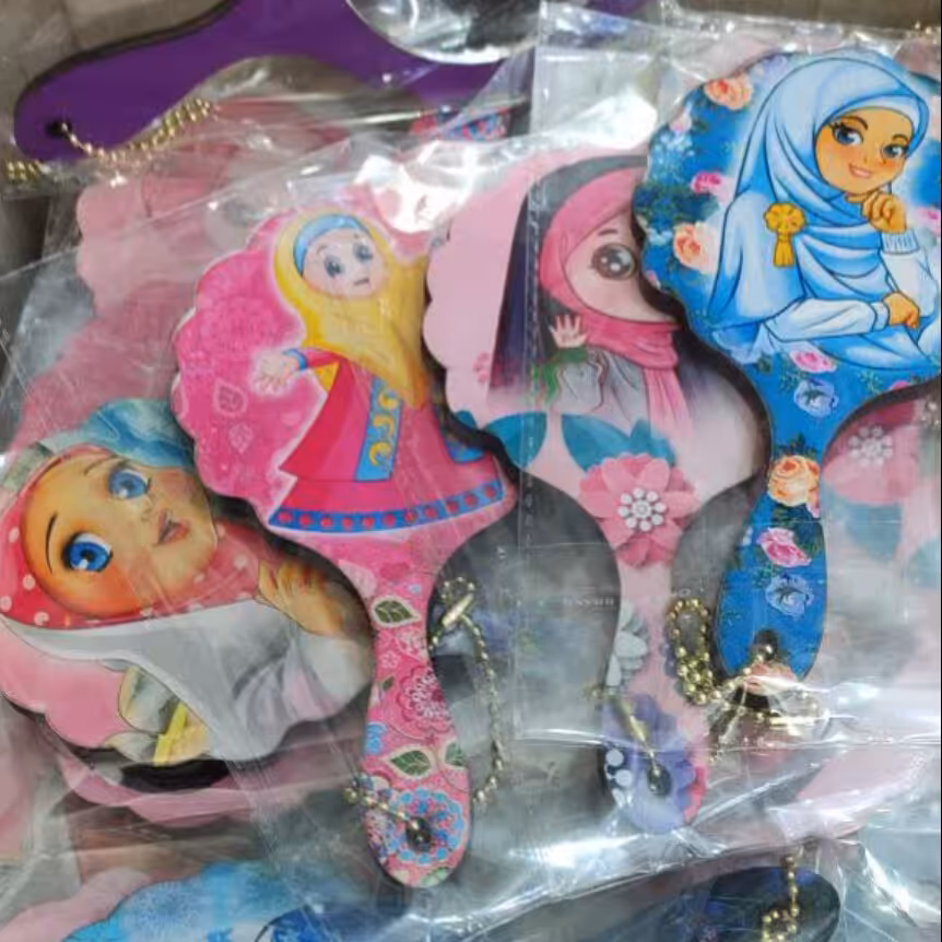 آینه حجاب  دسته دار  در  رنگها و طرحهای متفاوت  