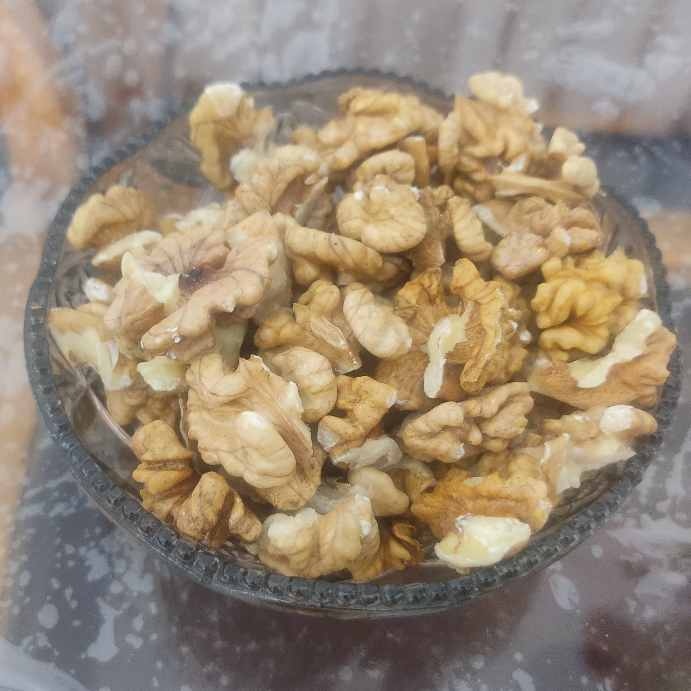 مغز گردو سفید. روغنی و خوشمزه