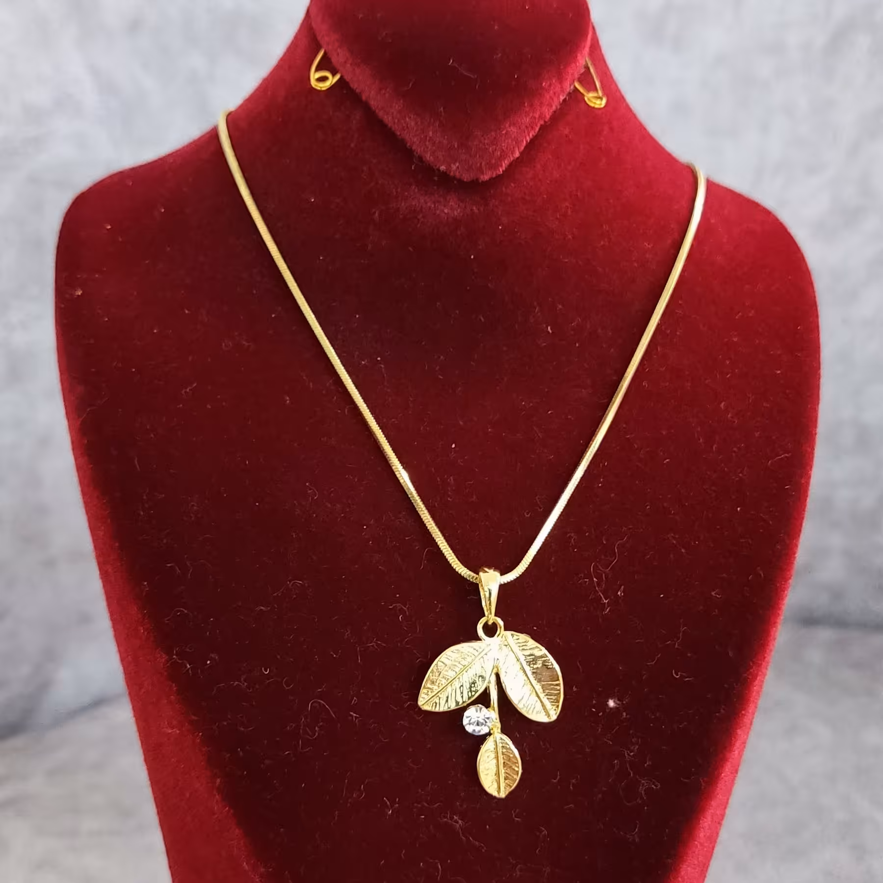 زنجیر و پلاک در طرح و رنگ های مختلف رنگ ثابت ضد حساسیت قیمت مناسب