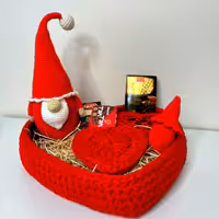 پک هدیه ولنتاین سبد تریکویی 30سانت و عروسک گنوم