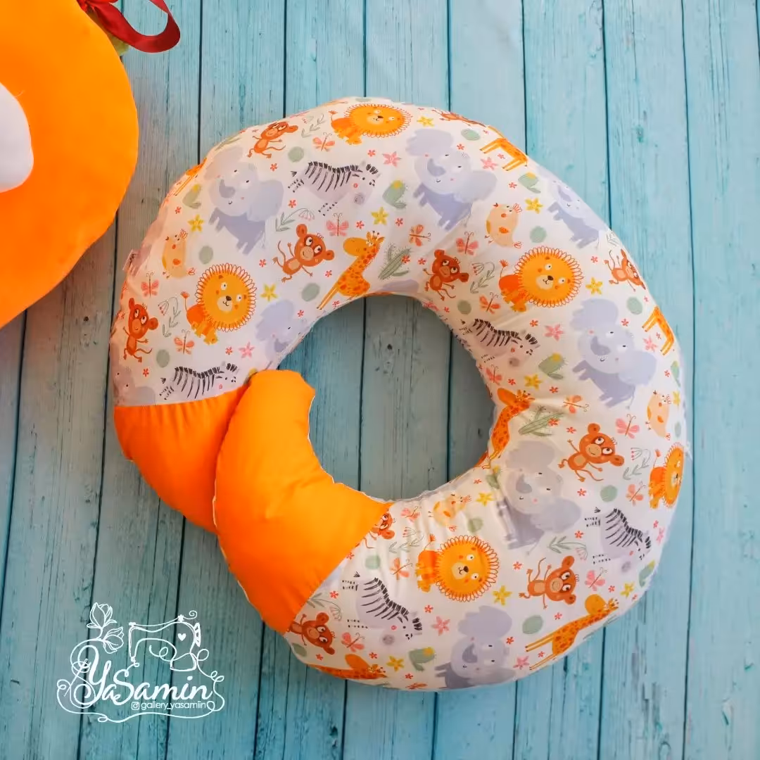 بالشت شیردهی نوزاد با روکش جداگانه و دارای زیپ برای جدا شدن راحتتر