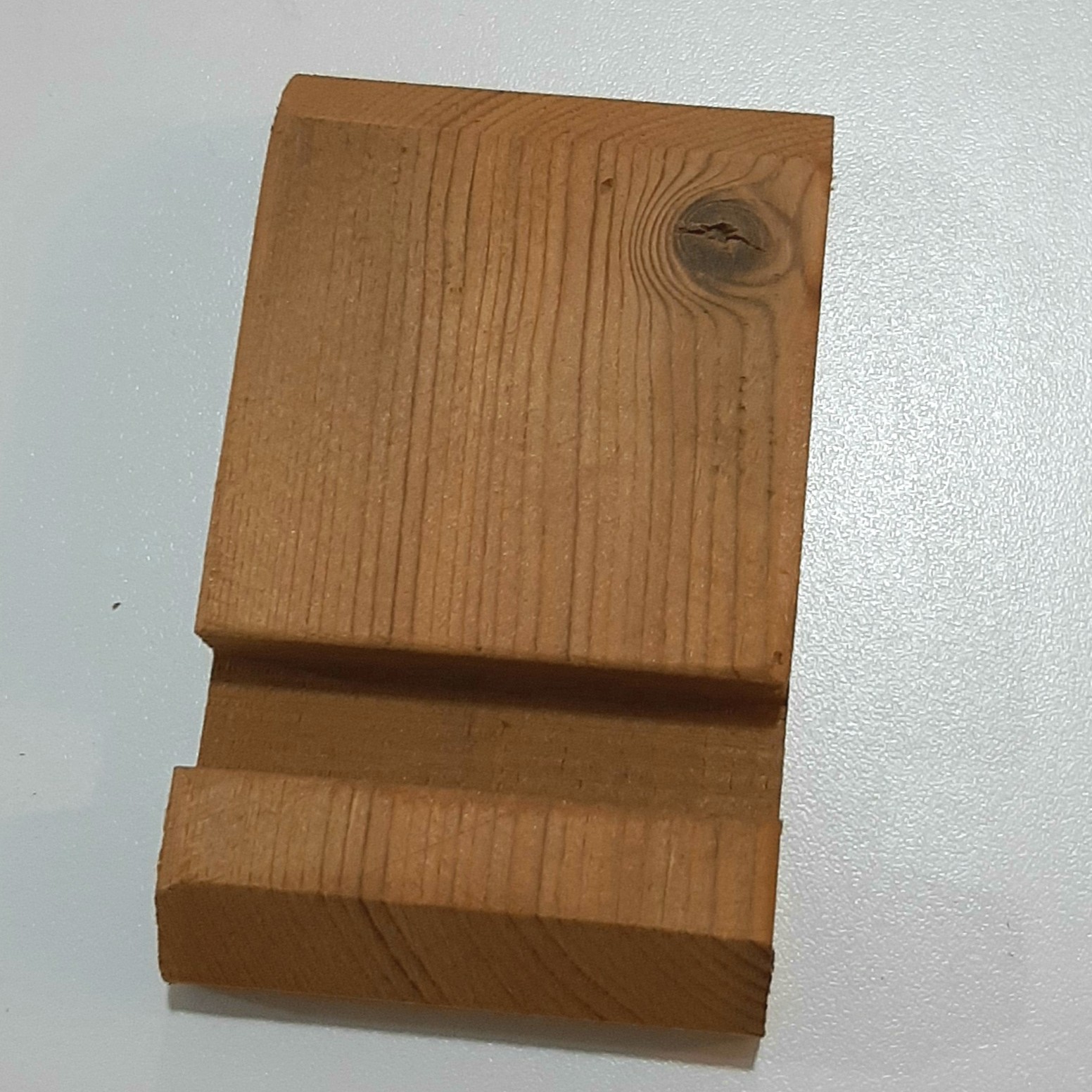 پایه نگهدارنده چوبی گوشی