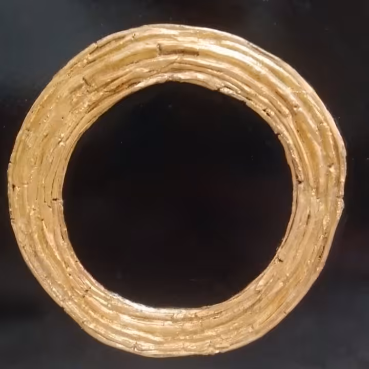 تابلو دکوراتیو طرح دایره فانتزی در ابعاد 30 در 40  . رنگ مولتی سورفیس و ورق طلا  .ضد آب . 