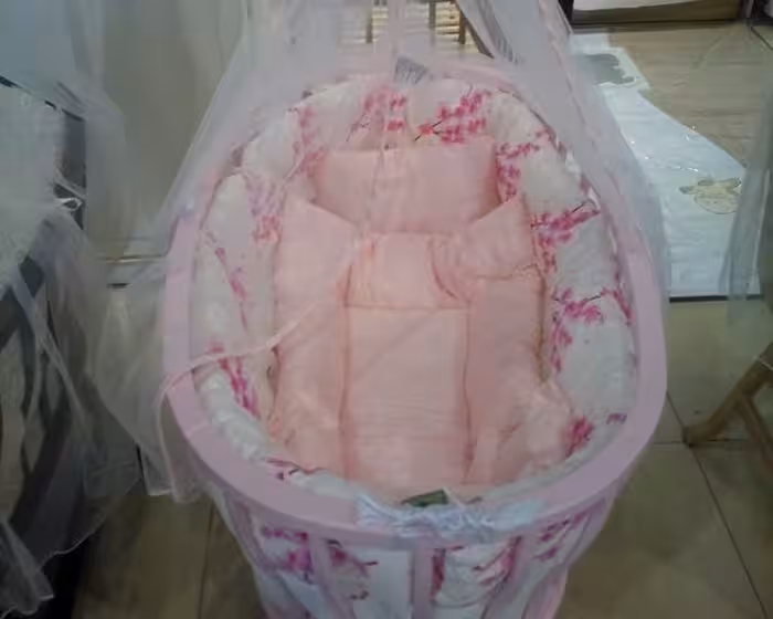 گهواره چوبی با ست لحاف صورتیkidboo