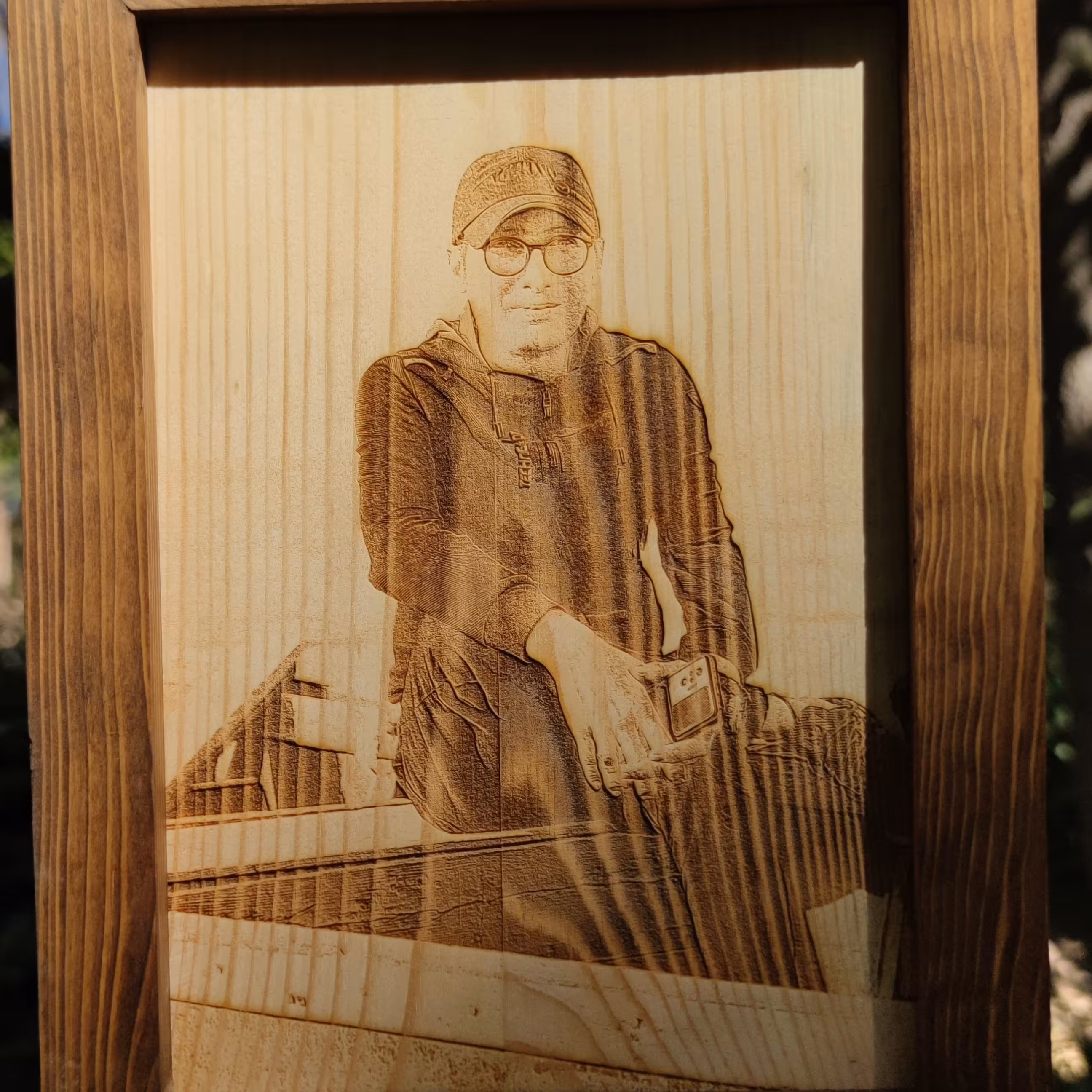 تابلو حکاکی چهره شما روی چوب طبیعی سایز 37 در 47 سانتی متر