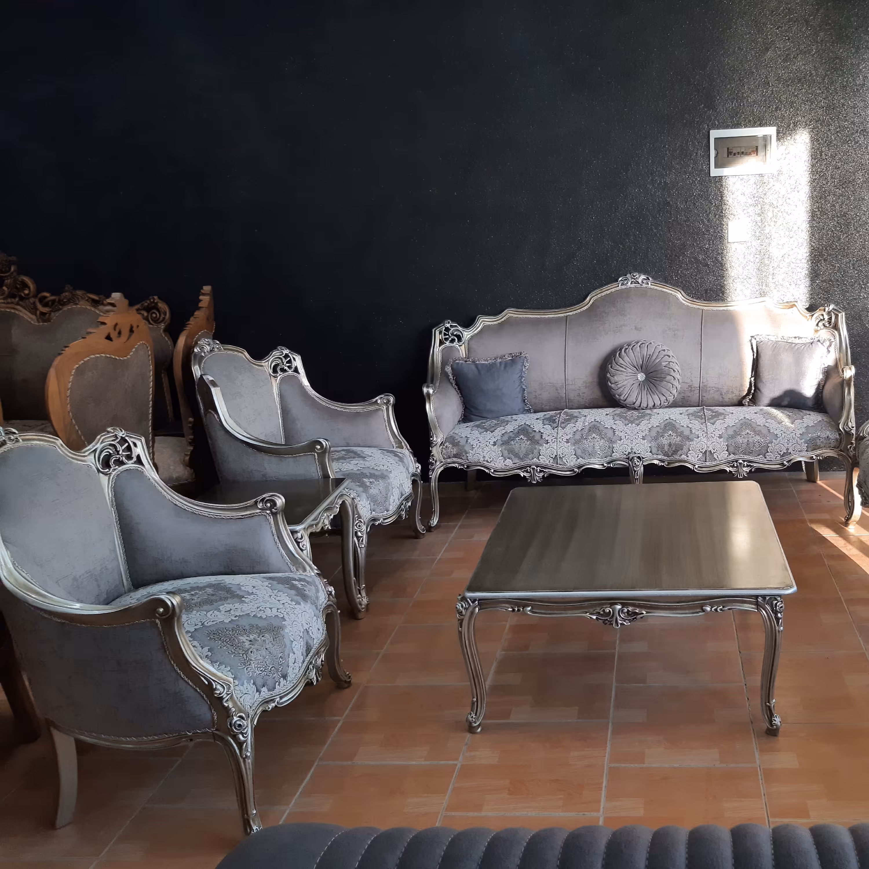 مبل استیل کلاسیک دسته چوبی بانشیمن بسیار راحت و پارچه نانو وپارچه کف شانل یزدچوب راش قابل تغییر رنگ وپارچه 36 ماه ضمانت 