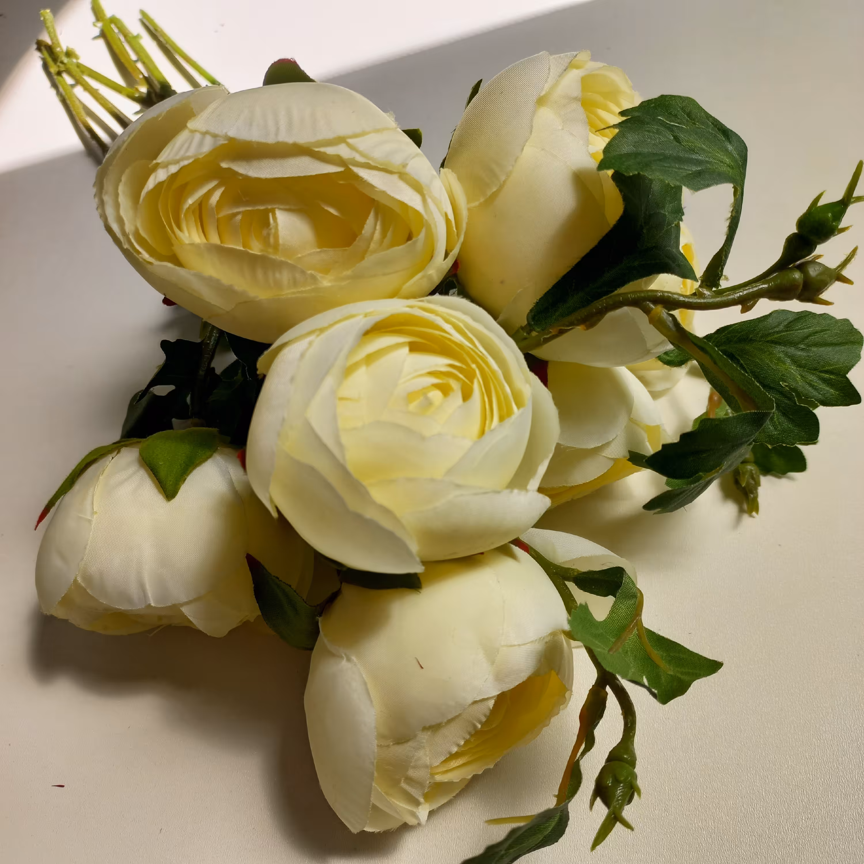 رز پئونی مصنوعی شیری