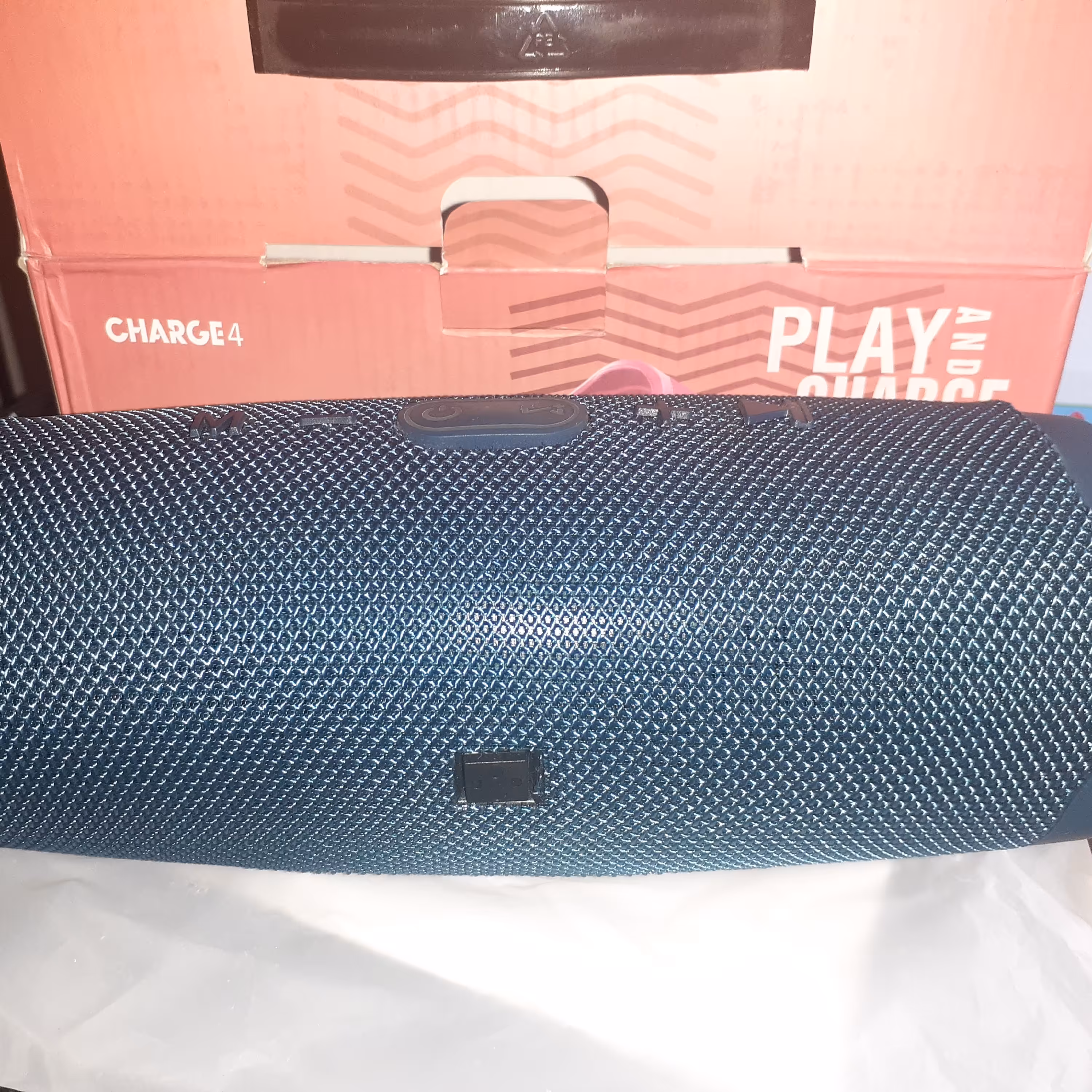 اسپیکر بلوتوثی CHARGE4 فلش و رم خور و دارای ورودی و کابل AUX