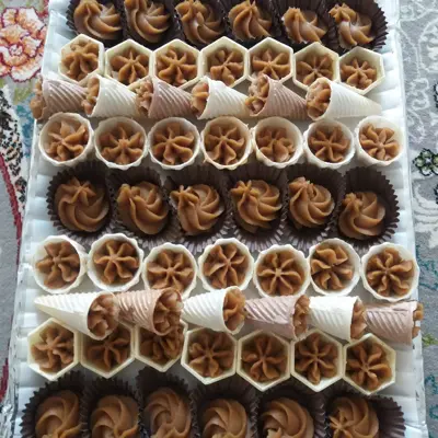 حلواسنتی زعفرونی مجلسی مخلوط قیفی وکپسولی و تارت 800گرمی هزینه ارسال با مشتری و یا  تحویل حضوری