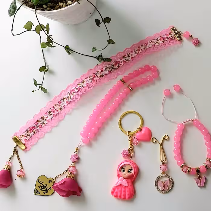 ست عبادت صورتی دستبند، تسبیح، گیره روسری، جاکلیدی و نشانگر قرآن💗💗