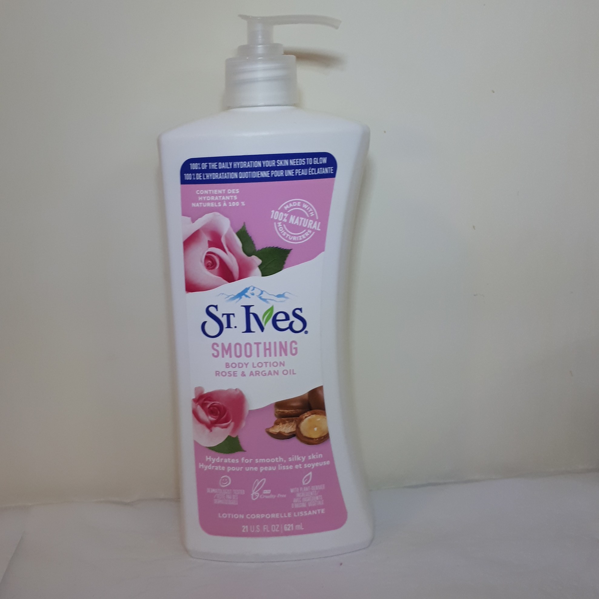 لوسیون بدن سنت ایوز مخملی کننده سینت ایوز عصاره گل رز و روغن آرگان 621 میل