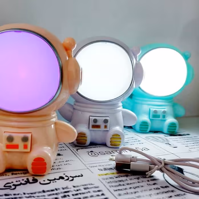 چراغ خواب فضایی
دارای 3حالت نور(رنگاش به 3حالت عوض میشه)
نور مهتابی
دارای کابل usbجهت شارژ
