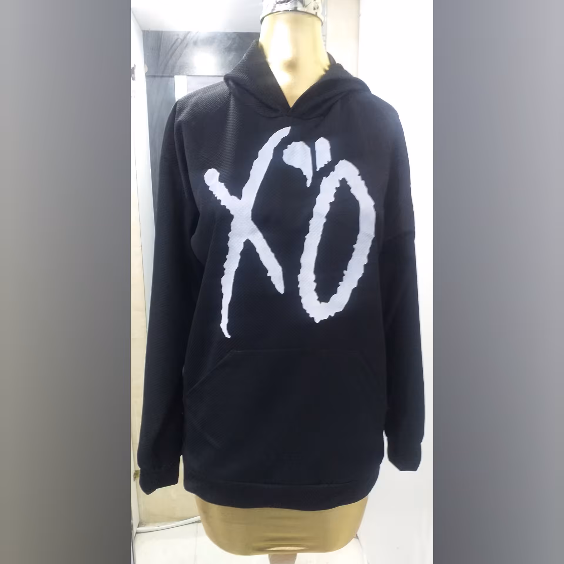 هودی مشکی طرح جلو xo جنس دیور  با کیفیت  اسپرت (دخترانه وپسرانه)فری سایز تا سایز 42