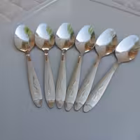 قاشق چایخوری طرح گل میخک بسته 6 عددی جنس فولاد زد زنگ عیار 18 ضخامت 2 میل (قاشق چای خوری ) .(قاشق چایی خوری )