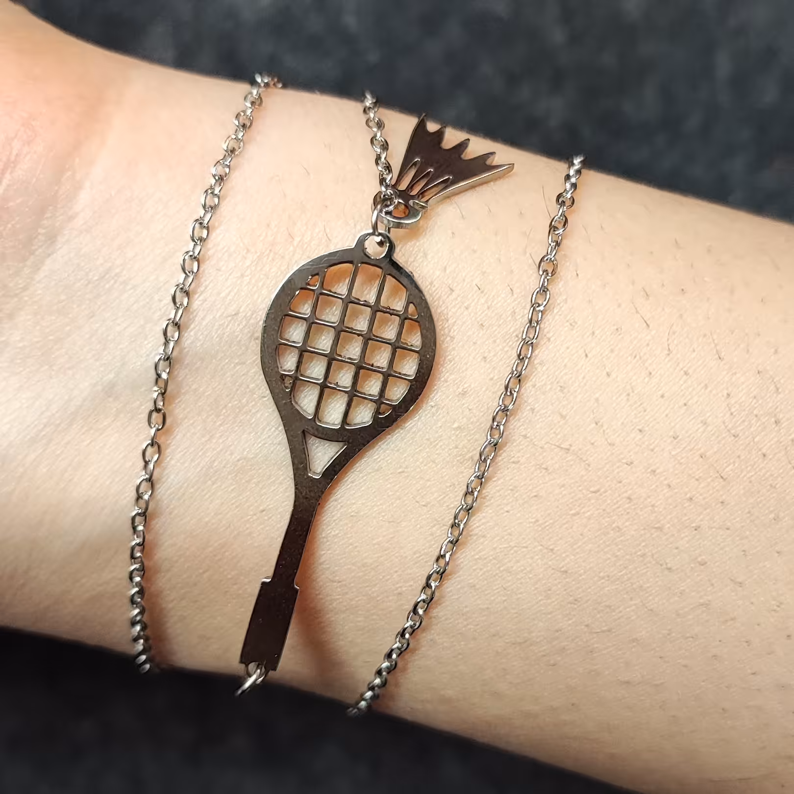 دستبند بدمینتون مدل راکت و توپ 