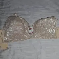 سوتین سایز 90و95و100  رنگ  کرم مارک گلستان وزن حدود50گرم