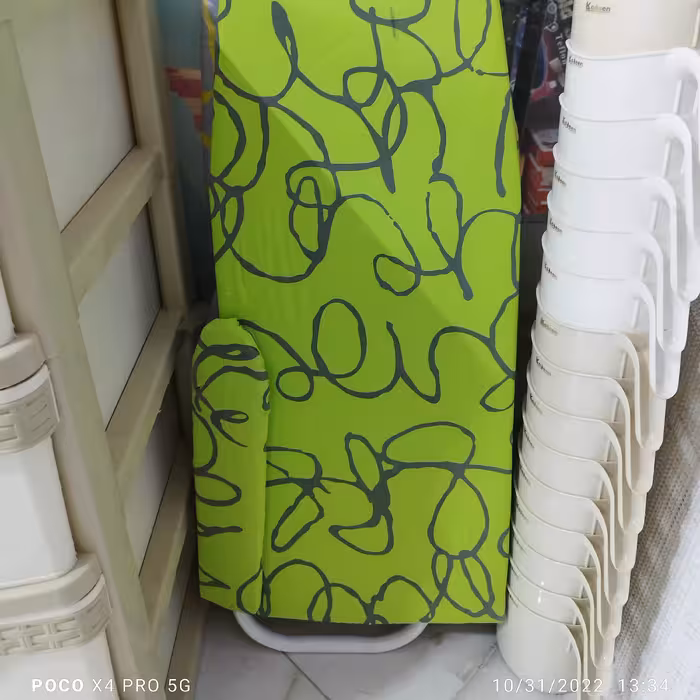 میز اتو /نیمه نشسته/در سه رنگ :سبز ،زرد،توسی