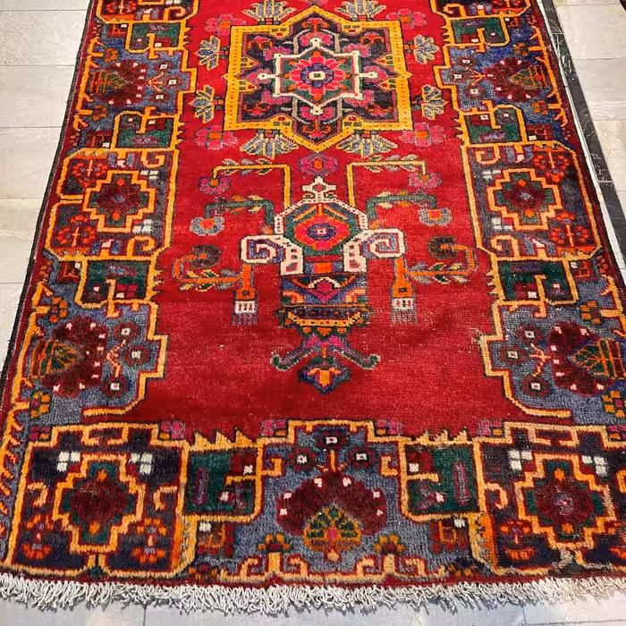 فرش قدیمی دستبافت طرح فردوس آنتیک ابعاد 216در 120 