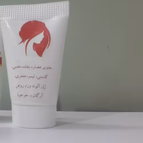 کرم گیاهی آبرسان  (30 گرمی)