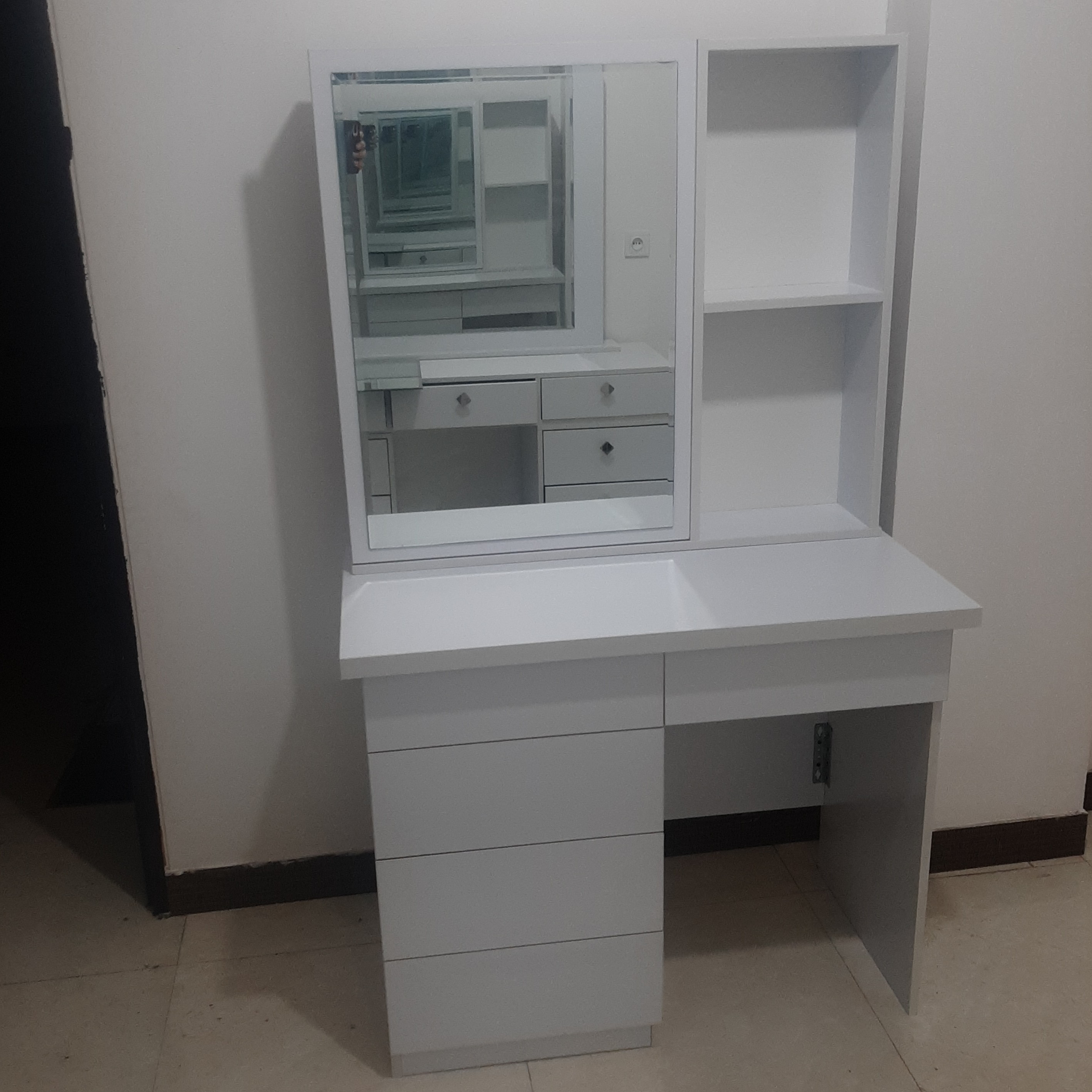 میز آرایش آیینه دار