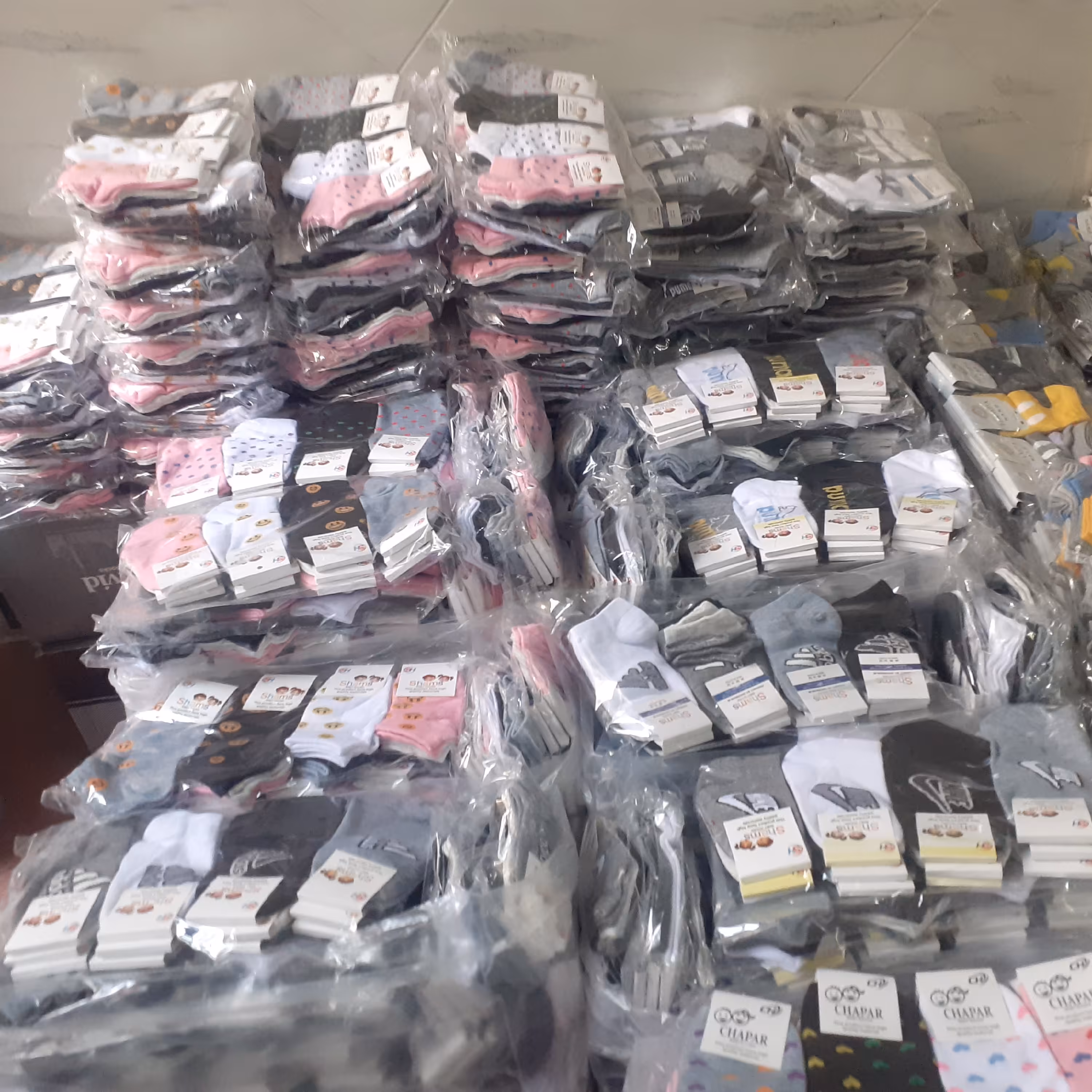 تولید جوراب بچگانه مچی کیفیت اعلا درجه یک  نخ اعلا قیمت ارزان تنوع پسرونه و دخترونه جذاب سن 4 تا 10 ساله داخل جین هست