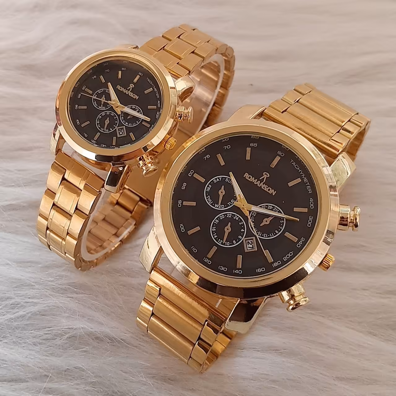 ست ساعت مچی مردانه و زنانه  دخترانه و پسرانه مارک رومانسون بند استیل مشکی طلایی  تقویم دار طرح سه موتوره  خاص و لاکچری 