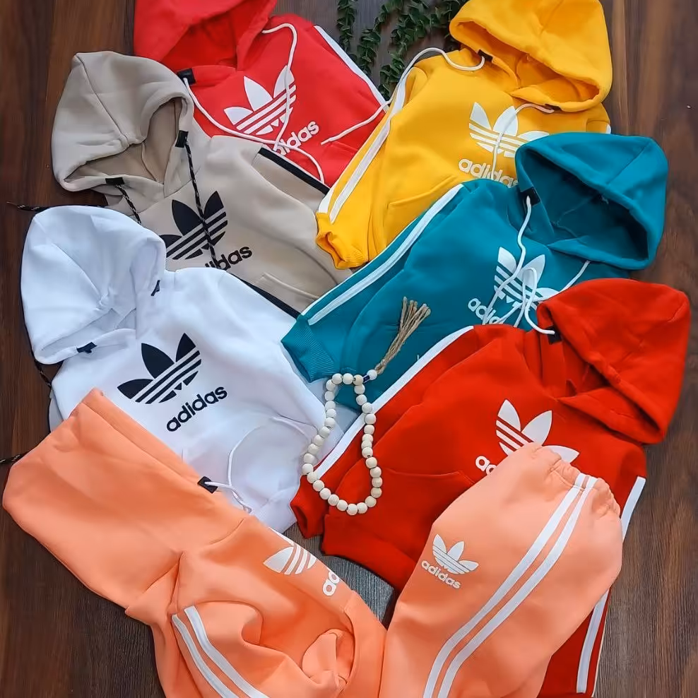 ست هودی و شلوار اسپورت شیک و جذاب رنگبندی متنوع و شاد مناسب حدود سنی 2 تا 7 سال جنس دورس اسپان داخل کرک ضخیم 